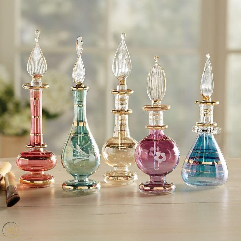 心に響くガラスを求めて — Egypt Glass が贈る、手作りボトルの芸術